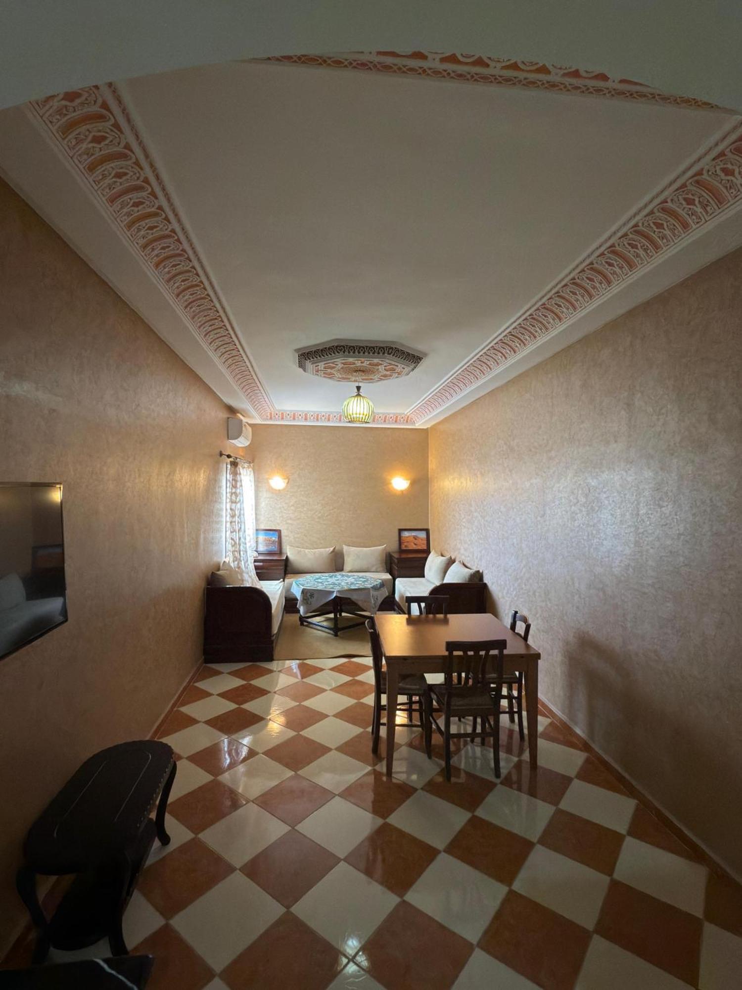Résidence dikre Uarzazate Habitación foto
